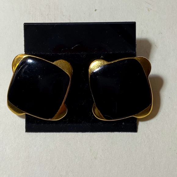 Trifari Square Gold /Black Stone Pierced Earrings - Picture 1 of 4